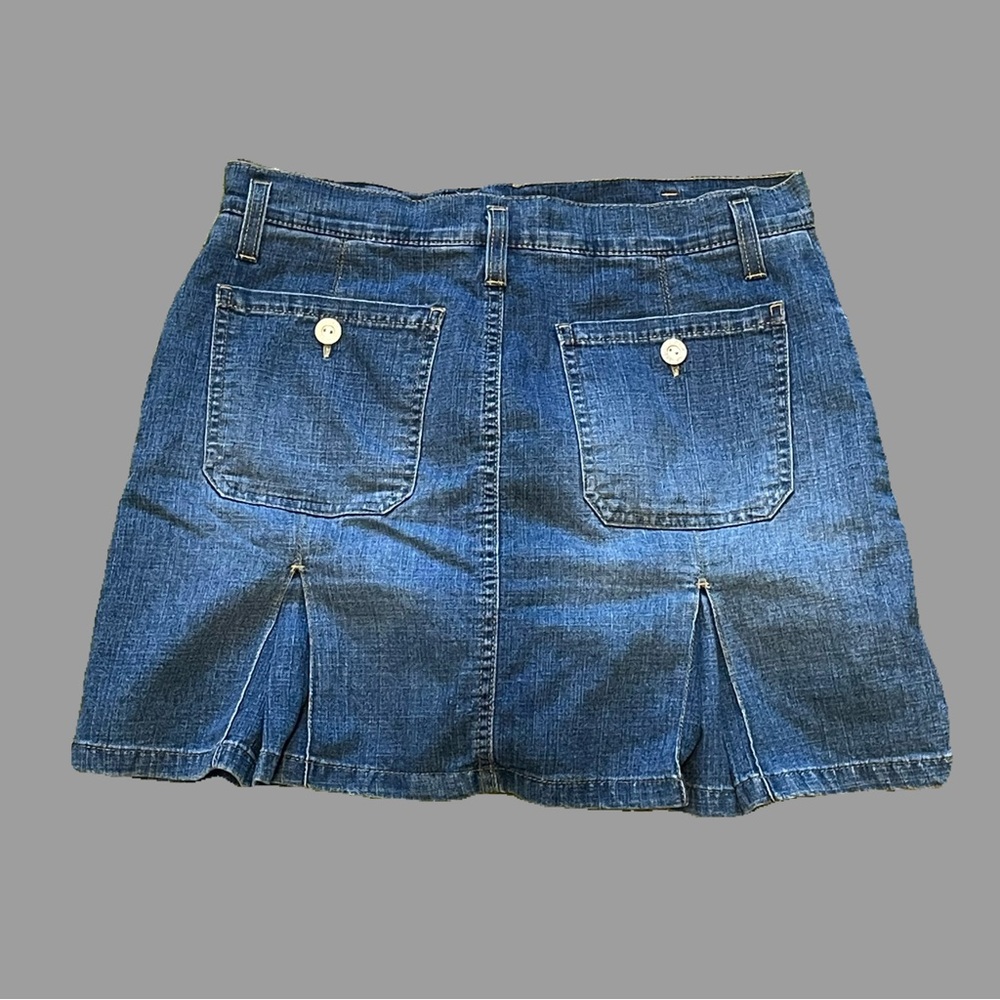 pleated denim mini skirt 🫐